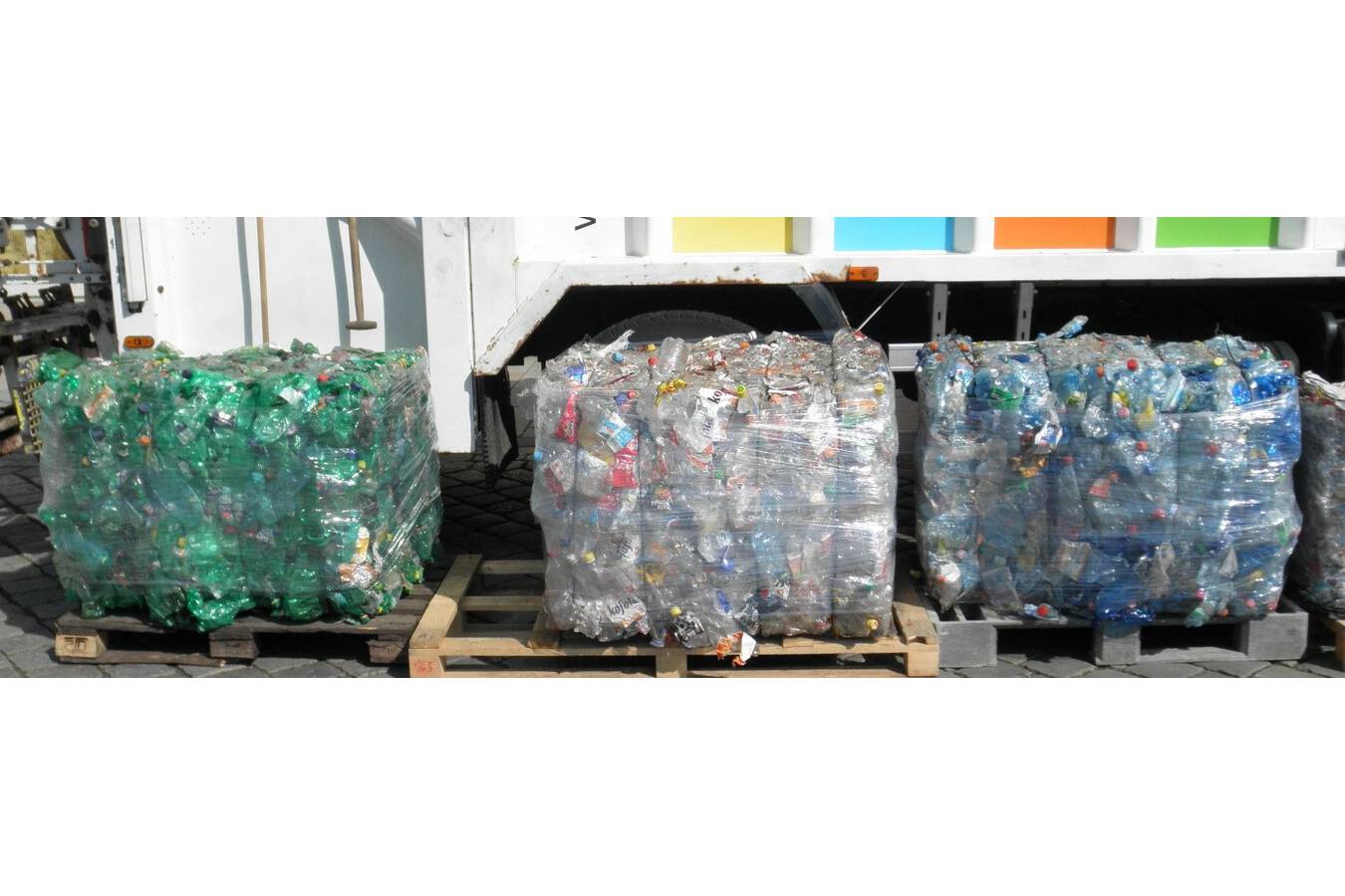 Matthiessen - Technologien für ressourcenschonendes Recycling Durch optimales Auflockern und Auflösen gepresster Wertstoffe gewährleisten Matthiessen Ballenauflöser einen idealen Start in den Recyclingprozess. 