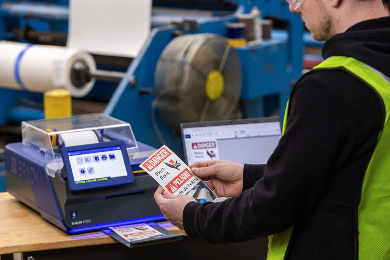 Easily print industrial-strength labels in full colour Rapid output, stunning color accuracy, and the flexibility to handle diverse printing needs