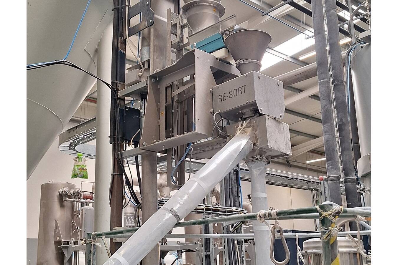 Implementing the circular economy with Sesotec metal separation unit  How World PET Recycling minimizes material losses and maximizes product quality. Improved efficiency, cost savings, and environmental friendliness  