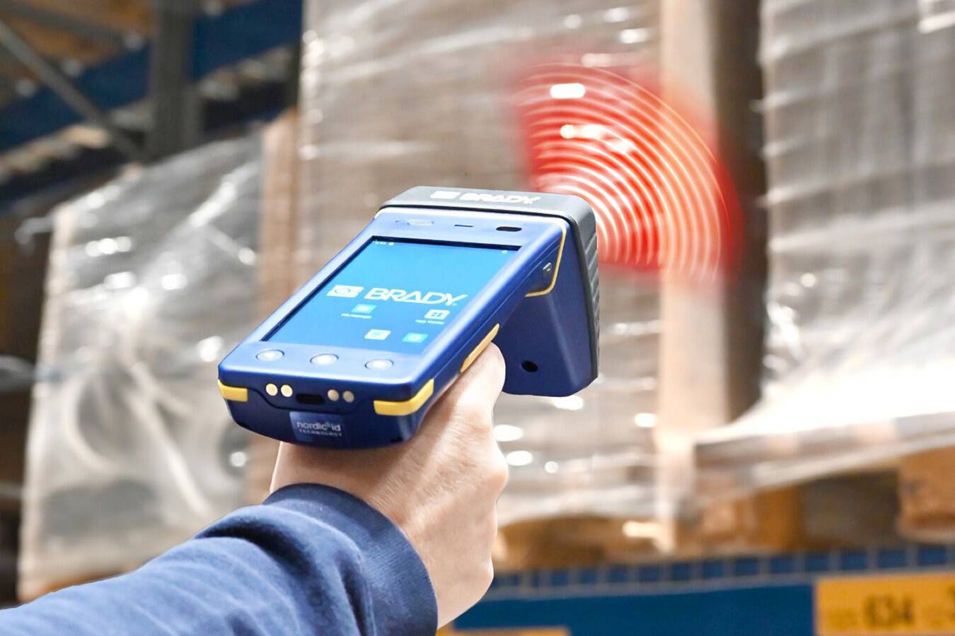 Optimieren Sie Ihre Prozesse mit dem RFID-Lesegerät von Brady Verlangsamt Ihre derzeitige Datenerfassung Ihre Arbeit? Entdecken Sie, wie ein robustes, vielseitiges Lesegerät Ihre Arbeitsabläufe erheblich verbessern kann - mit dem industrietauglichen, auf Effizienz ausgelegten RFID-Lesegerät.