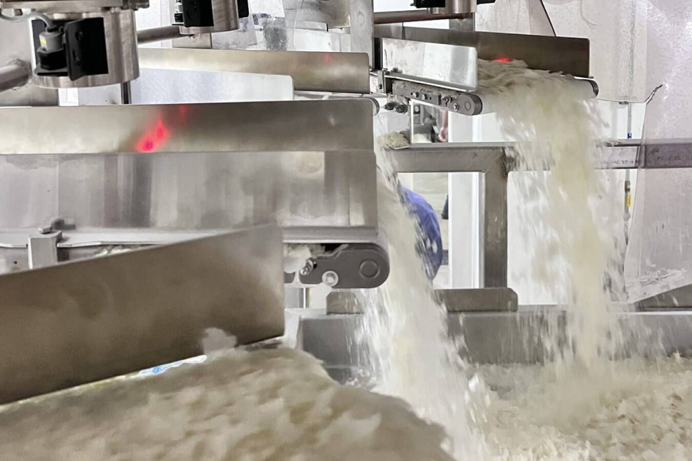 Präzise Feuchtemessung in der Lebensmittelproduktion In der Lebensmittelproduktion ist es wichtig, den richtigen Feuchtigkeitsgehalt zu haben. Zu viel oder zu wenig Feuchtigkeit kann die Produktqualität beeinträchtigen.