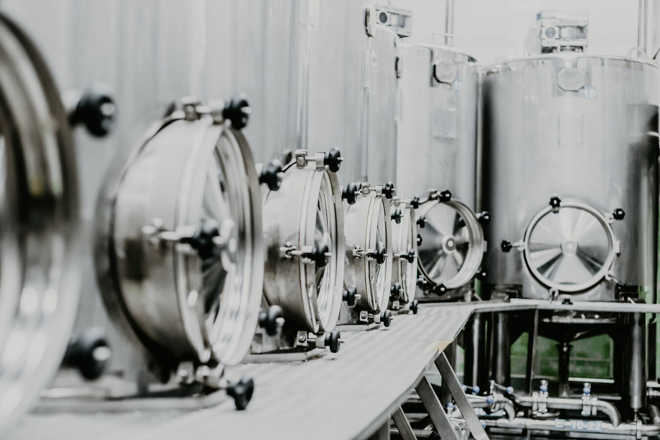 Hygiene–EHEDG & FDA-Compliant UWT Sensor Solutions for CIP/SIP Process Level measurement technology for sensitive processes where hygiene comes first
