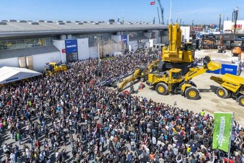Komatsu at Bauma 2025: An Extraordinary Edition  Munich once again lived up to its reputation as the beating heart of the earthmoving machinery industry, as Bauma 2025 drew an impressive 600,000 visitors from over 200 countries.