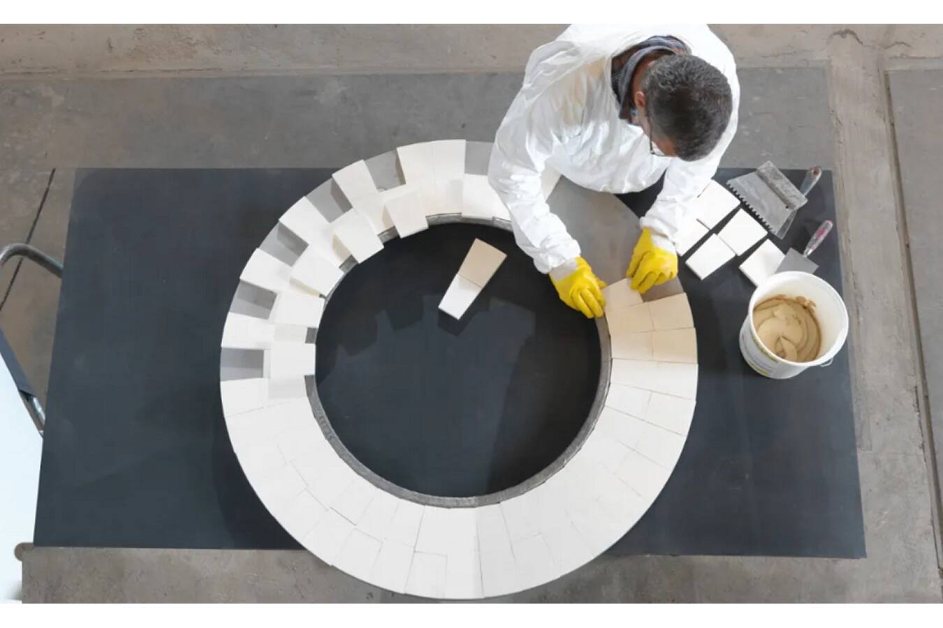 Wirksamer Verschleißschutz für industrielle Anlagen Kalenborn präsentiert innovative Lösungen zum Schutz von Industrieanlagen vor Materialverlust. Durch maßgeschneiderte Auskleidungen werden Lebensdauern erhöht, Ressourcen geschont und CO2-Emissionen nachhaltig gesenkt.